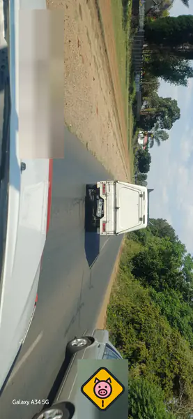 White Suzuki Carry, KG 59 JN GP